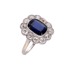 Кольцо с сапфиром и бриллиантами