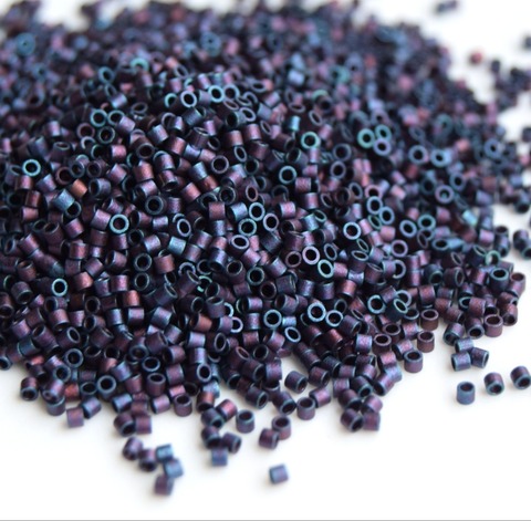 DB-0323 Бисер цилиндрический Миюки делика 11/0 /Miyuki delica 11/0 темно-фиолетовый металлик с радужным отливом, матовый