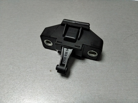 ЗАМОК БАГАЖНИКА LOGAN, SANDERO ВЕРХ ПЛАСТИК GROG