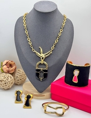 Браслет манжета ЗАМОЧНАЯ СКВАЖИНА широкий черный в стиле Schiaparelli