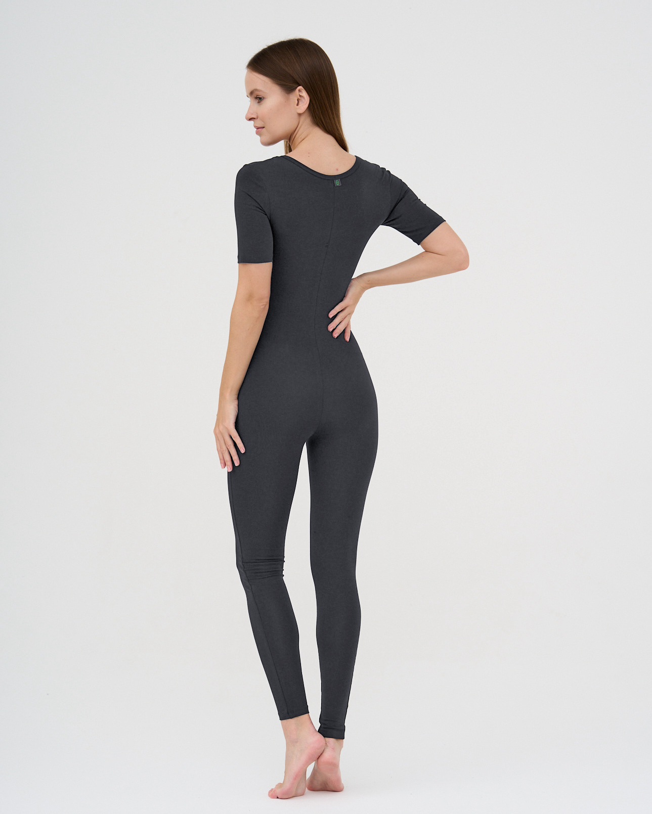 темно-серый