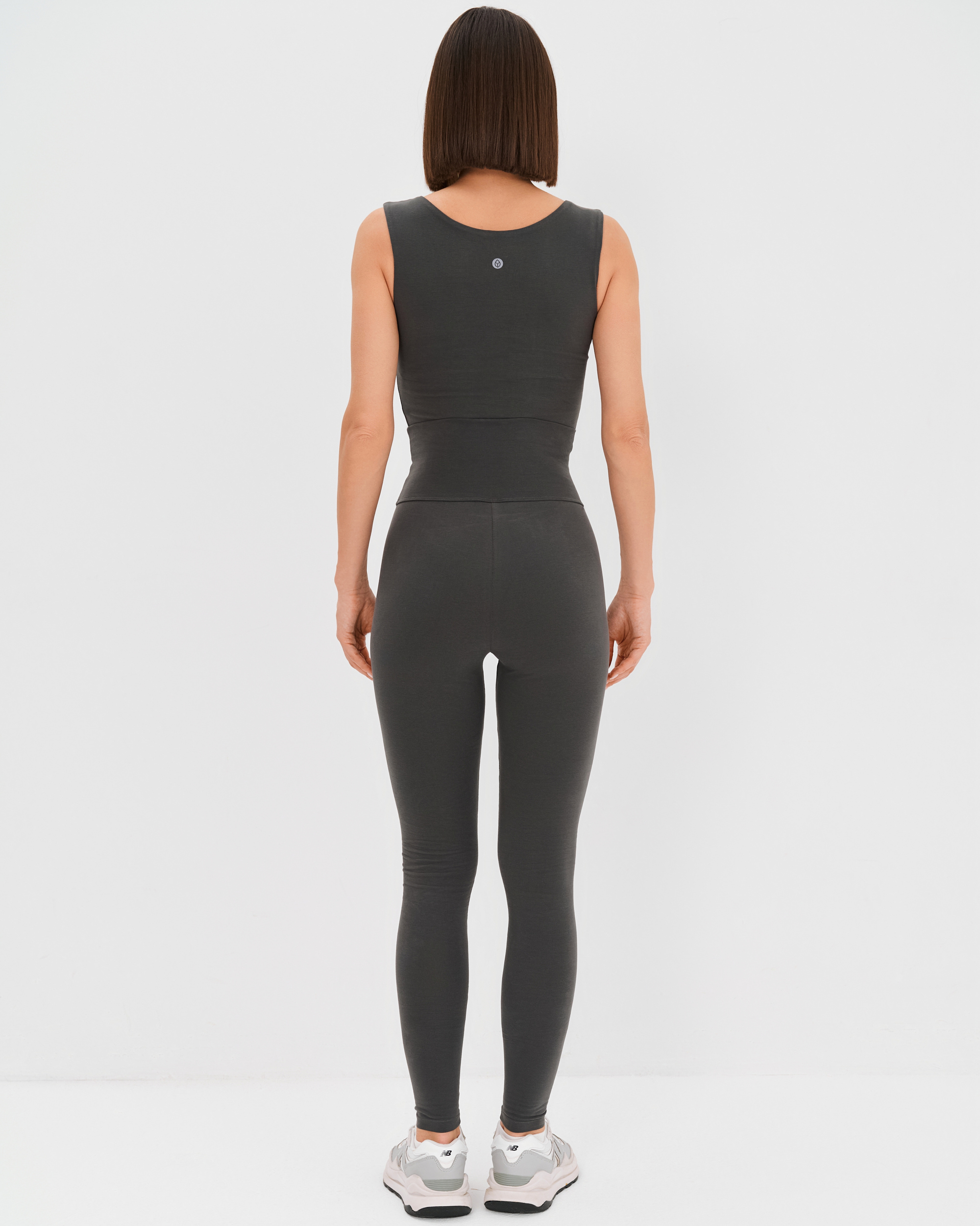 темно-серый