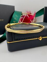 braslet-kruchenyj-zhyostkij-iz-serebra-925-proby-s-fianitami