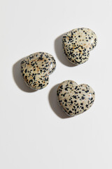 Сердечко из далматиновой яшмы