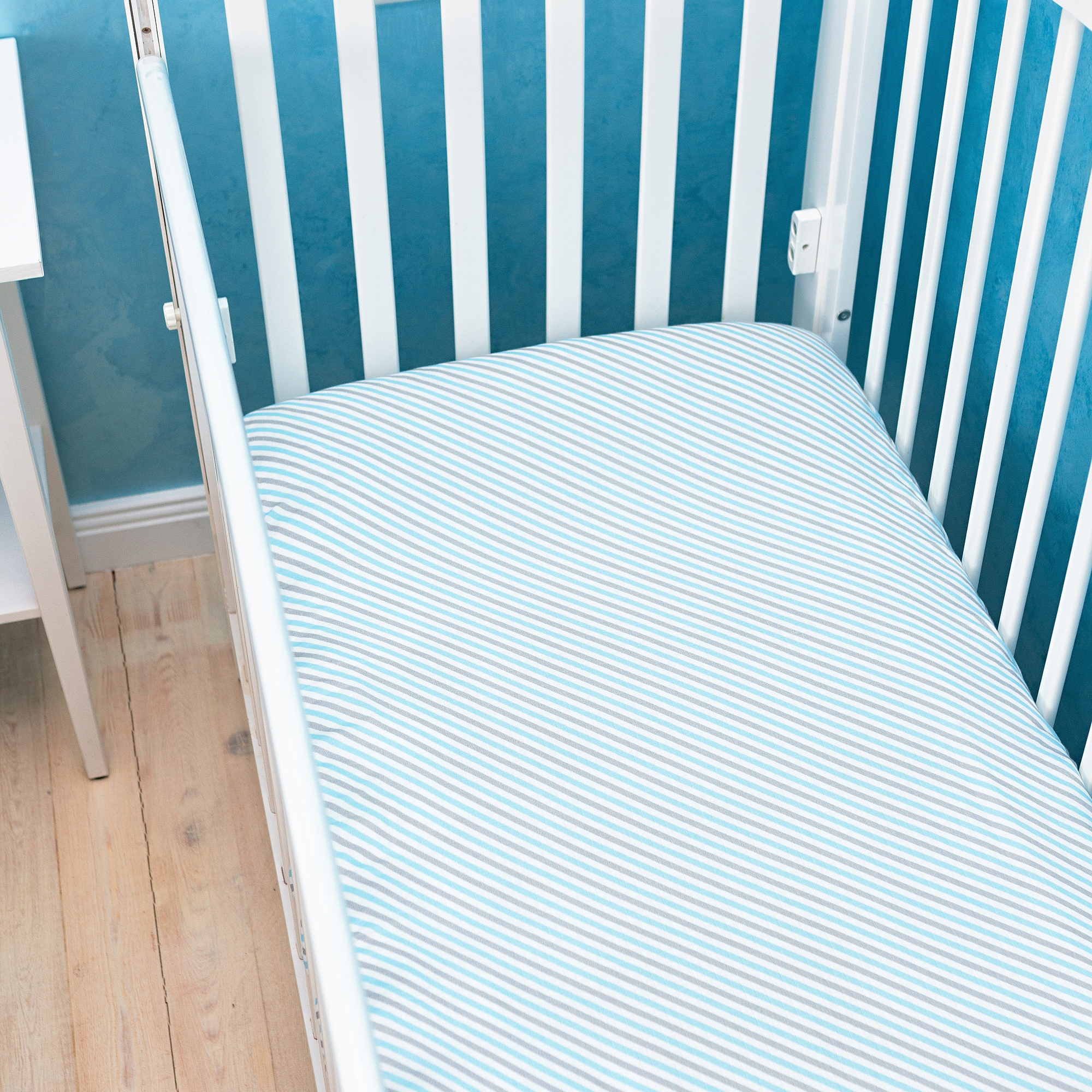 Простыня муслиновая на резинке для детской кроватки 60х120 Adam Stork Blue Stripes
