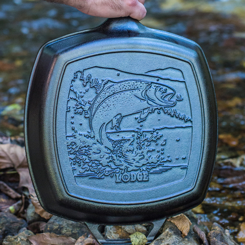 Сковорода-гриль чугунная с лого Рыба, артикул L8SGPWLFI