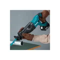 Аккумуляторная сабельная пила Makita DJR186RFE