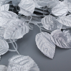 №2 Листья розы из ткани металлик, 6 шт. на ветке, цвет серебро, набор 20 веточек.