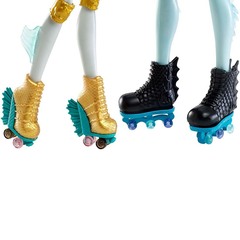 Гилл Веббер и Лагуна Блю. На роликах