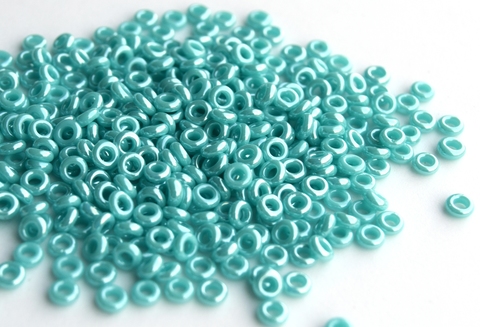 Toho Demi Round 8/0 цвет 0132 Opaque Lustered Turquoise
