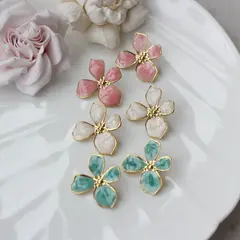 Серьги пусеты Цветы с эмалью, розовый, 30*27 мм, сталь, позолота, СГ027