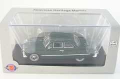 Ford Custom 2-Door Coupe dkl.-grun with rear fender covers American Heritage Models 1:43