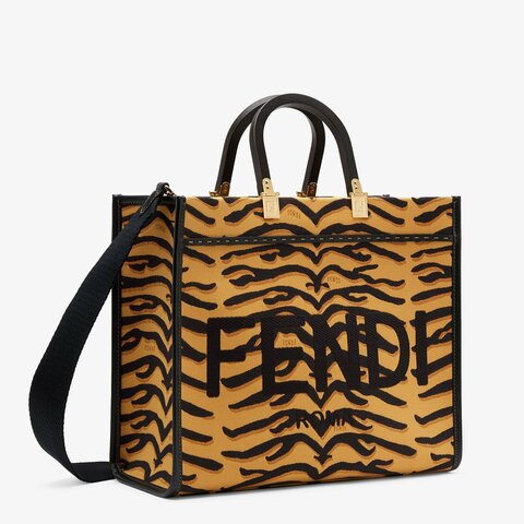 Сумка-шоппер Fendi из капсульной коллекции Spring Festival