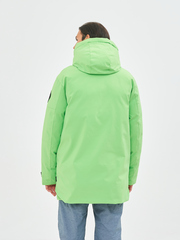 Мужская  куртка зеленого цвета.
