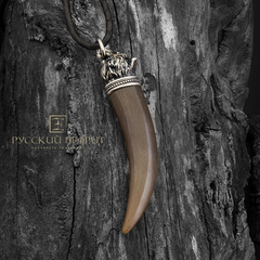 Амулет "Медвежий коготь". Табачный нефрит.