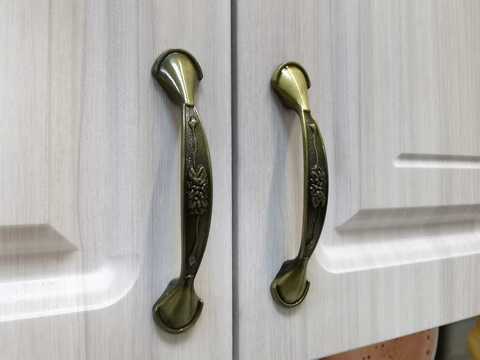 угловой кухонный гарнитур ЮЛИЯ 2,4*1,7 м