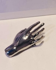 Стильная брошь РУКА (кисть) в стиле ZARA