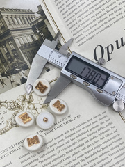 Пуговицы текстильные белые с золотом