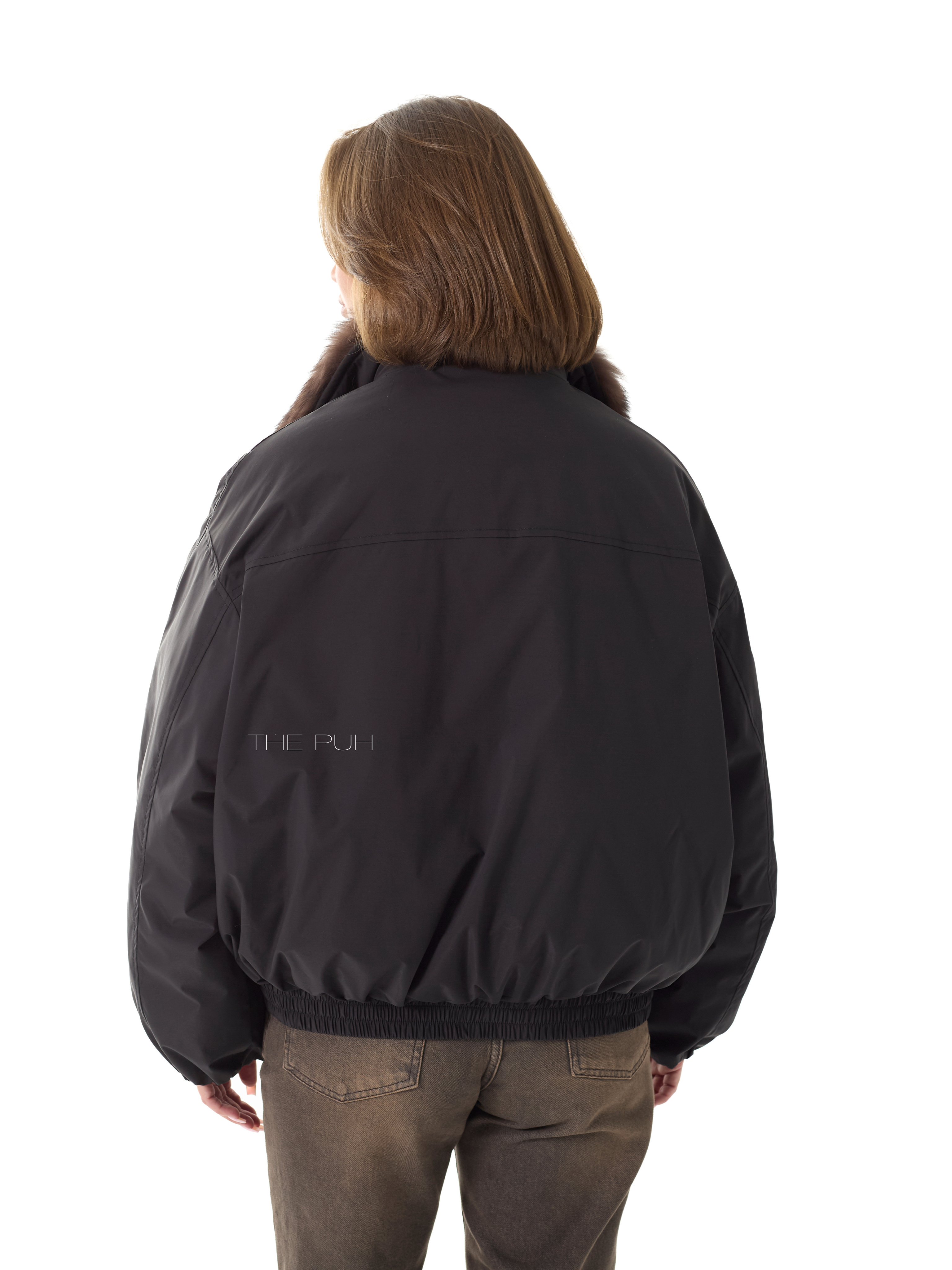 Черная парка с меховым воротником-стойкой