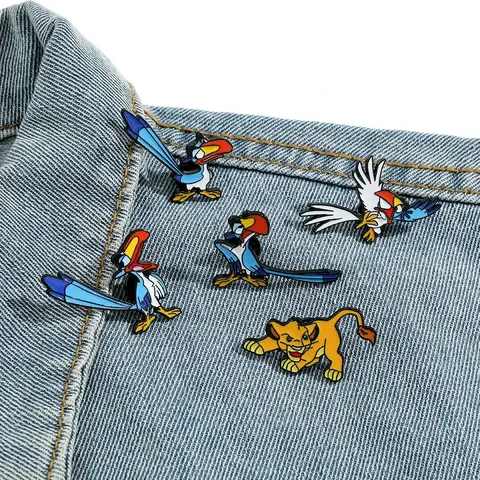 Король Лев значок металлический