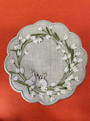 Декоративная салфетка-подтарельник с вышивкой