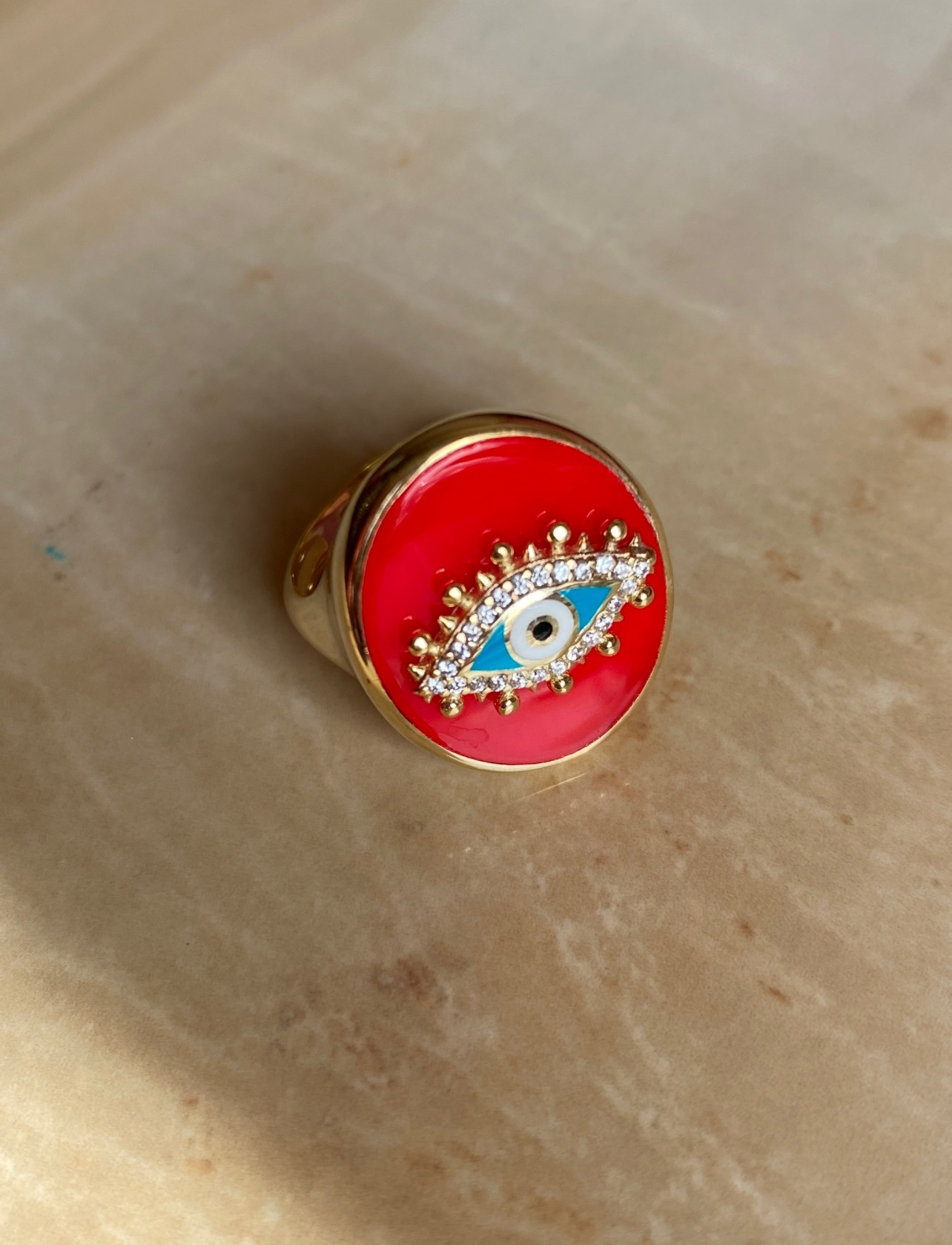 Кольцо-печатка Око, серебро 925, позолота 18k, красная эмаль