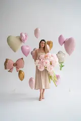 Сет гелиевых шаров розовые сердца с букетом розовых роз