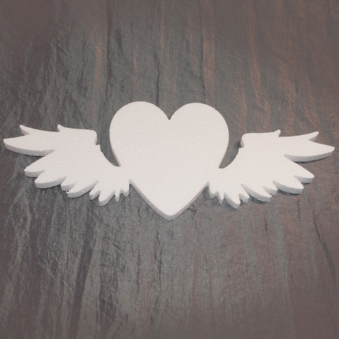 Сердце с крыльями из пенопласта
