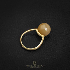 Кольцо Perlus. Медовый нефрит, золочение