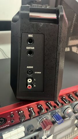 Roland Mobile AC - Комбо на батарейках для акустической гитары