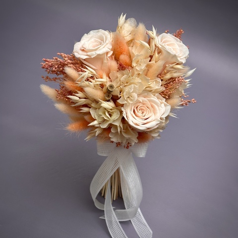 «Карамельный» - свадебный букет из стабилизированных цветов и сухоцветов