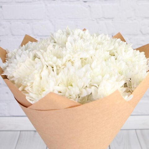 Букет 11 белых кустовых хризантем