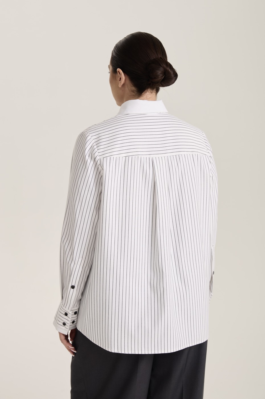 Рубашка с галстуком, белая в черную полоску