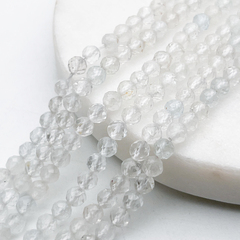 Топаз граненый бусины, диаметр около 4,1-4,3 мм, цена за отрезок 19 см (1/2 нити)