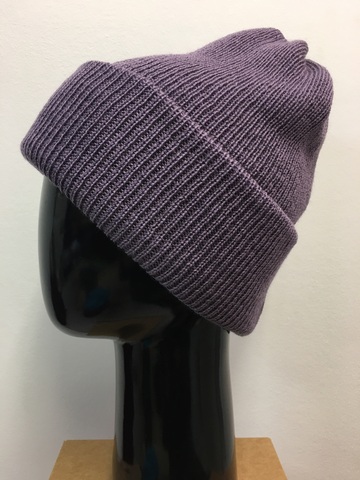 Зимняя шапка с отворотом (лавандовый цвет)