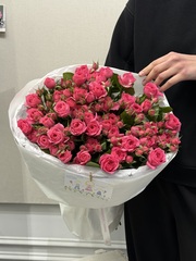 Букет моно из кустовых роз 9 шт