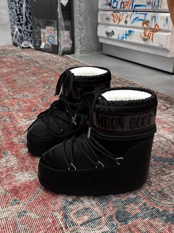 MOON BOOT