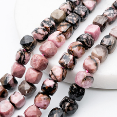 Родонит бусины, куб с огранкой, размер около 6,8 мм, цена за 13-14 шт (1/4 нити)