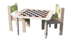 Детский стол с шахматным полем
