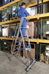 Стремянка STABILO с большой площадкой и дугой 14 ступ. (127587)