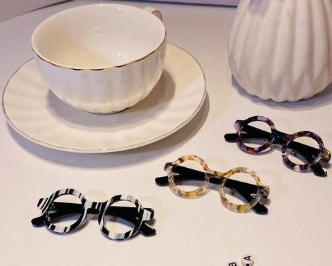 Стильная брошь ОЧКИ