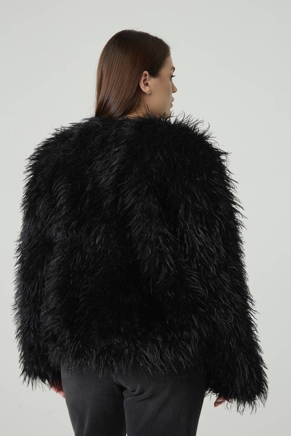Шуба укороченная из искусственного меха ламы, черный