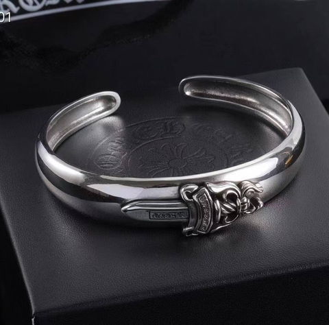Браслет жёсткий с кинжалом CHROME HEARTS