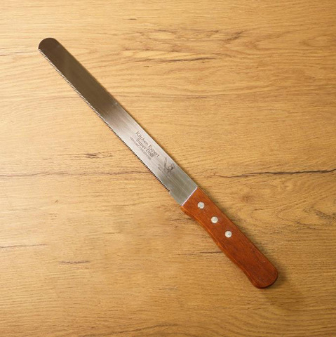 Нож для бисквита 25 см с узкими зубчиками , дерев. ручка