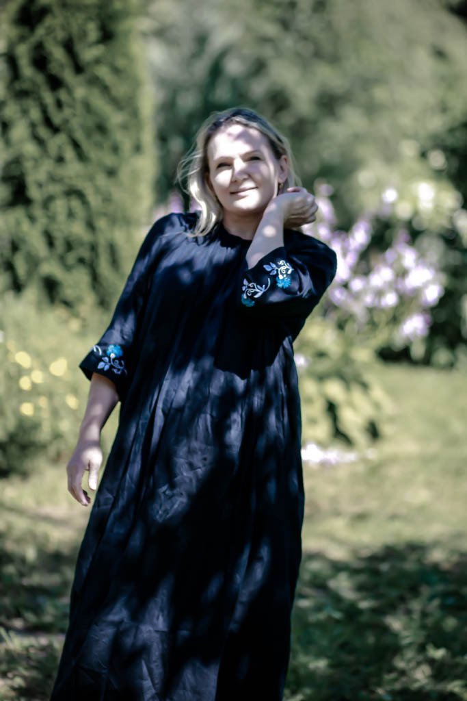 Веселина. Платье женское льняное миди с вышивкой 