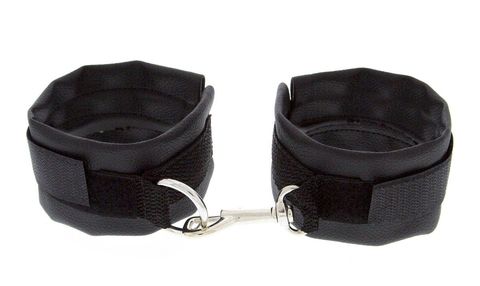 Чёрные полиуретановые наручники с карабином Beginners Wrist Restraints - Blush Novelties Guilty Pleasure 520033