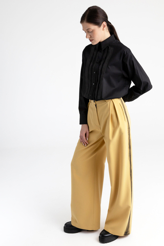 Рубашка черная с шелковой манишкой