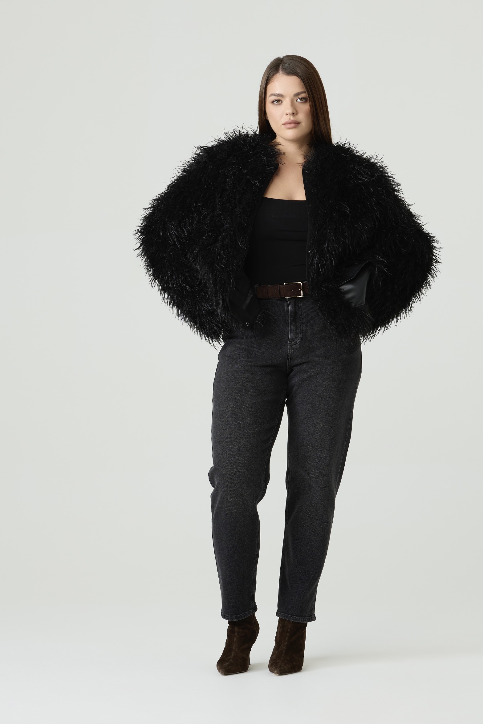 Шуба укороченная из искусственного меха ламы, черный