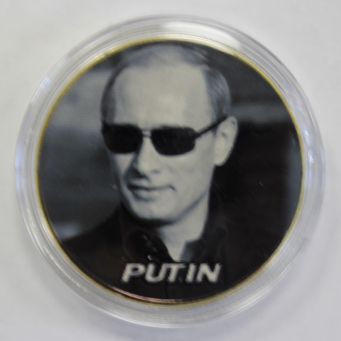 Жетон Путин Владимир Владимирович В очках на темном фоне жетон цветной принт Копия