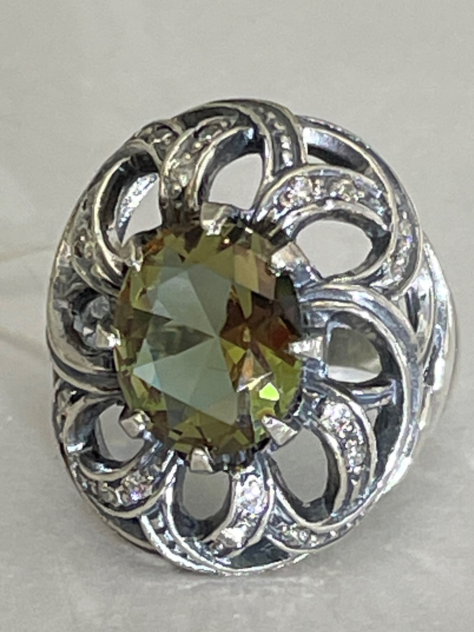 Эрмитаж-султанит (кольцо  из серебра)